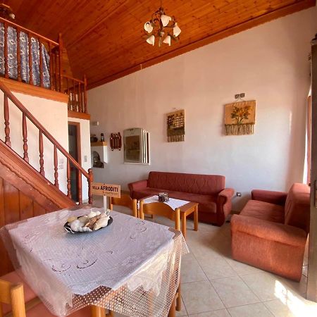 Villa Afroditi Chalki Town ภายนอก รูปภาพ